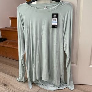 Under Armour sz XL tunic cut out back